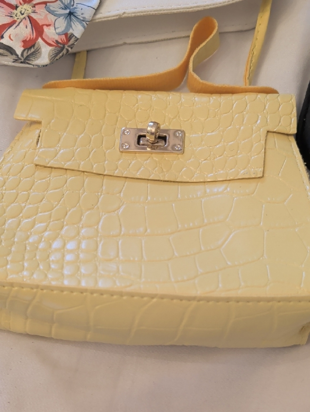 3 stylish fun cross bags. - Picture 3 of 10